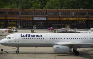 A Lufthansa Airbus A321-200 taxis past t