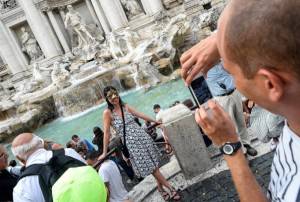 ITALY-MONUMENT-LIFESTYLE-FEATURE