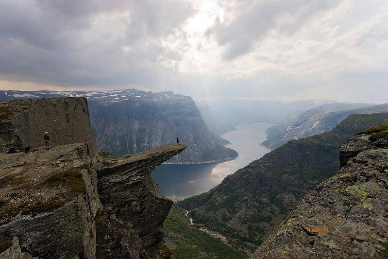 Trolltunga,  Norvegia (foto dal web)