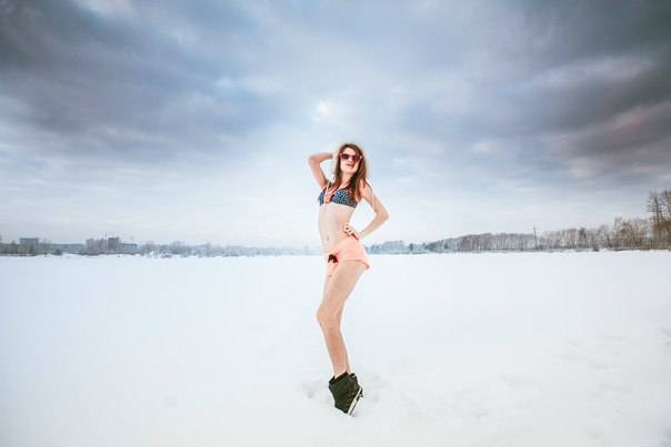 In bikini per promuovere il turismo in Siberia - Foto