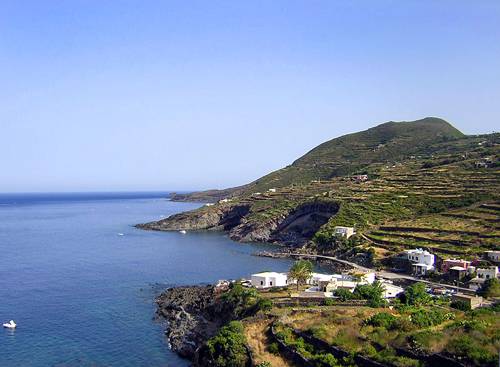 Cala Gadir, Pantelleria @Wikipedia 