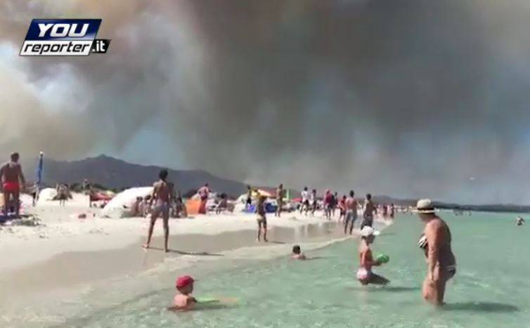 Incendio a San Teodoro, Gallura. Sardegna (YouReporter.it)