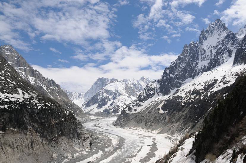 La mer de Glace, il Mare di Ghiaccio, sul lato francese del Monte Bianco (Foto di oann Sallaz-Damaz, da Wikicommons. Licenza CC BY-SA 3.0)