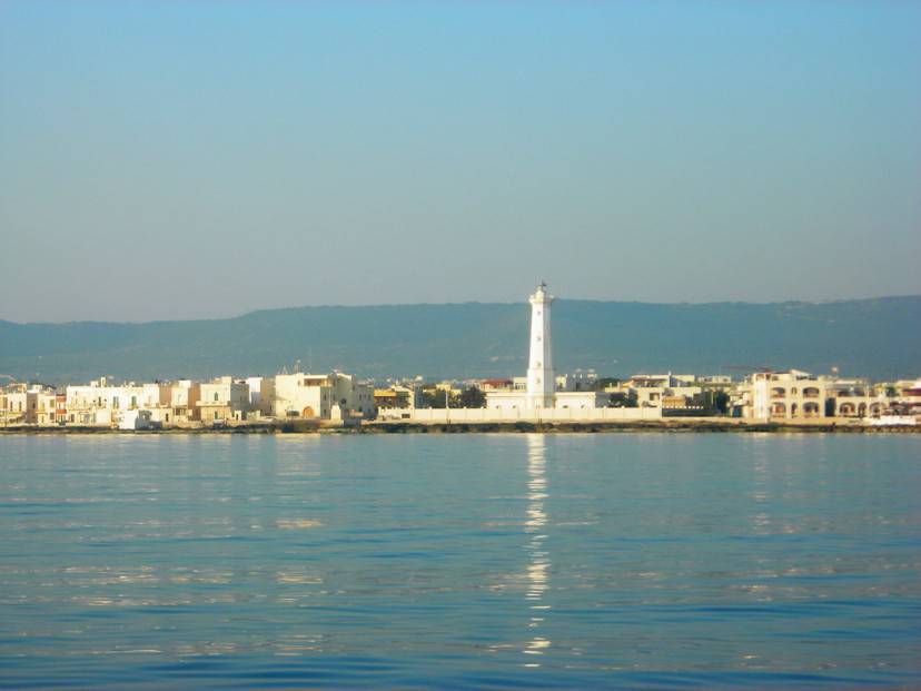 Torre canne, Fasano (Foto di Orubino, da Wikipedia. Pubblico dominio)