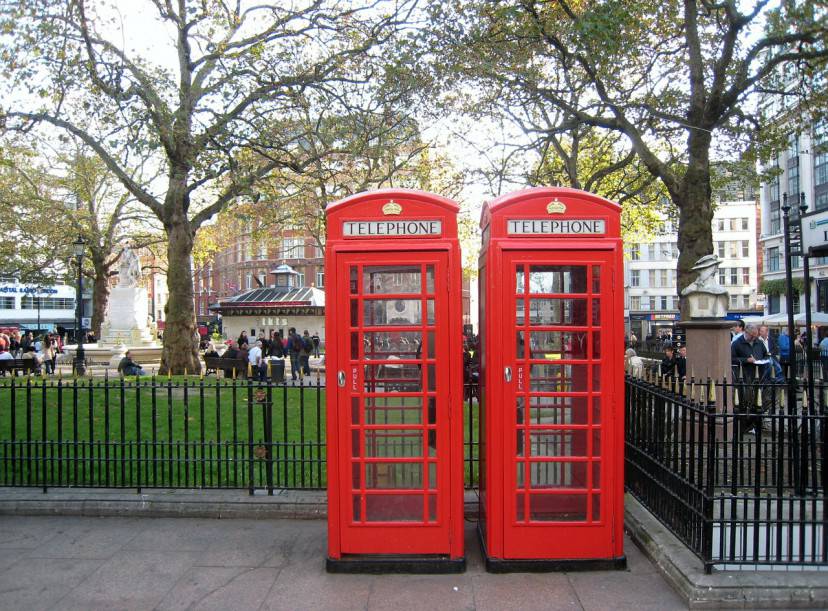 Le classiche cabine rosse del telefono a Londra (Pixabay)