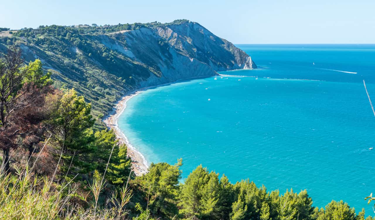 guida spiaggia mezzavalle conero