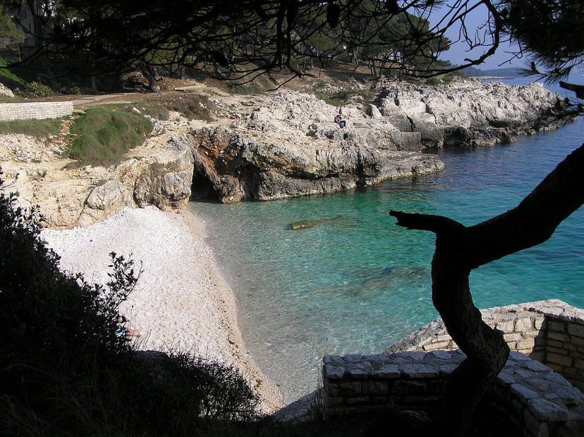 Spiaggia vicino Pola (Wikicommons)