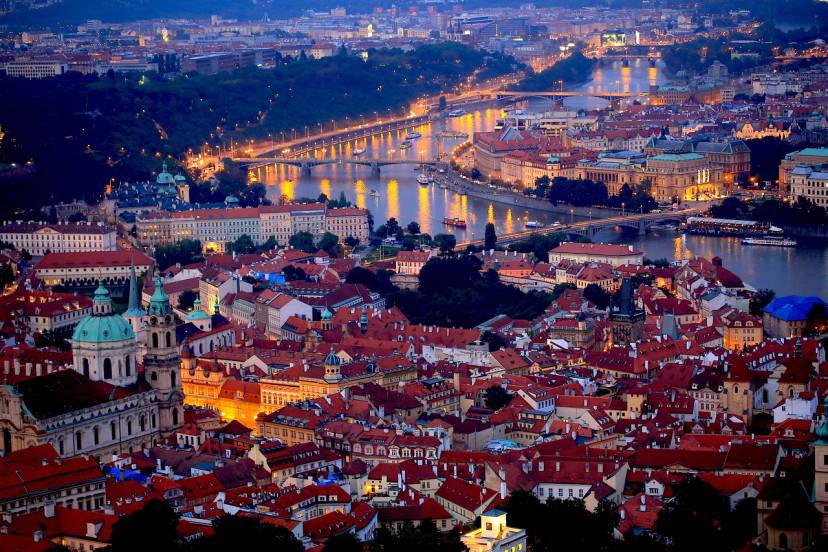 Praga di notte (Pixabay)