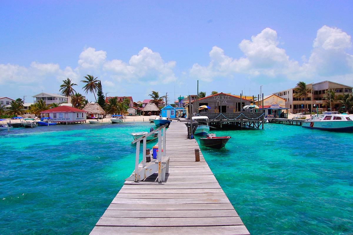 San Pedro Beach, Ambergris Caye, Belize (Foto di Areed145. Licenza CC BY-SA 3.0 via Wikimedia Commons)