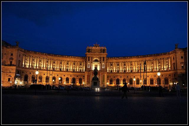  Hofburg, Vienna (Foto di Nagesh Kamath. Licenza CC BY-SA 2.0 via Flickr) 