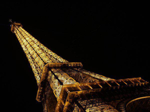 Parigi, la Tour Eiffel (Pixabay)