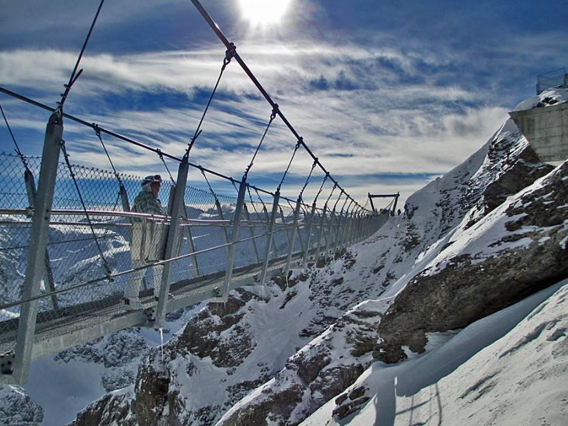 Ponte Titlis, Svizzera (Foto di Andreas Faessler. CC BY-SA 3.0 via Wikimedia Commons)