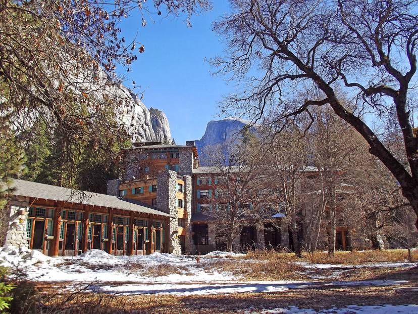 Ahwahnee Hotel (Foto di Amadscientist Licenza CC BY-SA 3.0 via Commons)