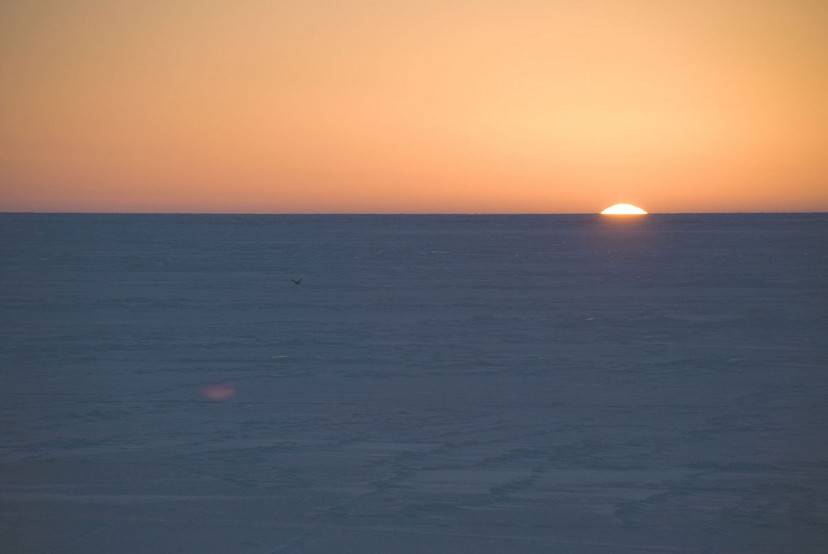 Solstizio d'Inverno sul Mare di Bering (Foto Bering Land Bridge National Preserve. Licenza CC BY 2.0 via Wikimedia Commons)
