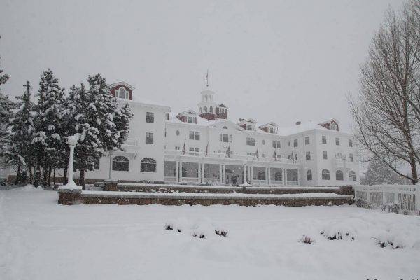 Lo Stanley Hotel a cui è ispirato l'Overlook Hotel del libro di Stephen King "Shining" (Foto Wikipedia)