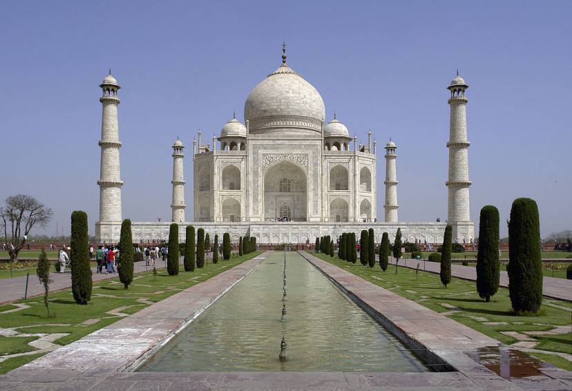 Taj Mahal (Yann. Con licenza GFDL tramite Wikimedia Commons) 