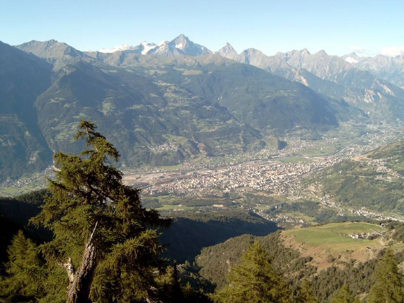 Aosta, panorama (Foto di Gerrit. Licenza CC BY-SA 3.0 via Wikimedia Commons)