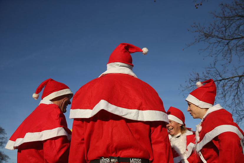 Corsa dei Babbi Natale a Michendorf, Germania (Sean Gallup/Getty Images)