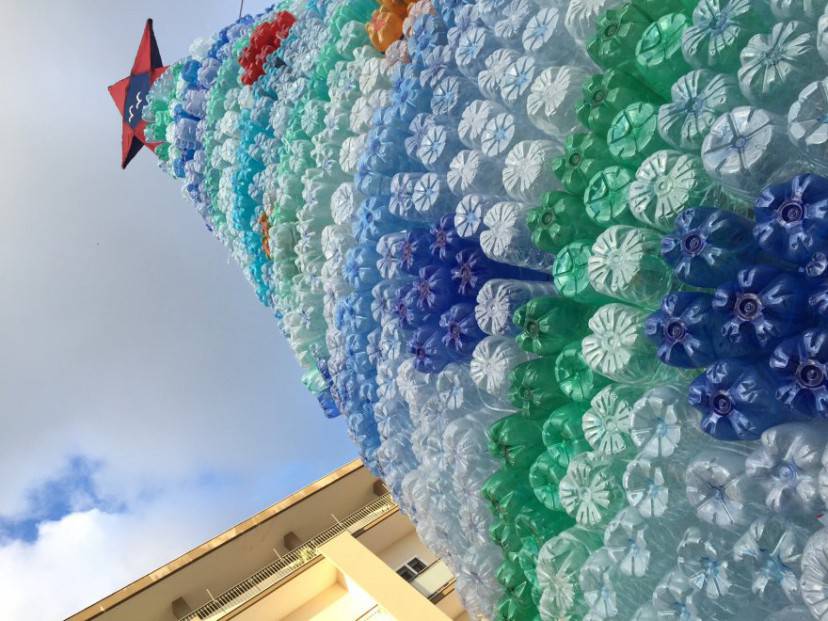 Albero di Natale con bottiglie di plastica Calimera (Lecce)