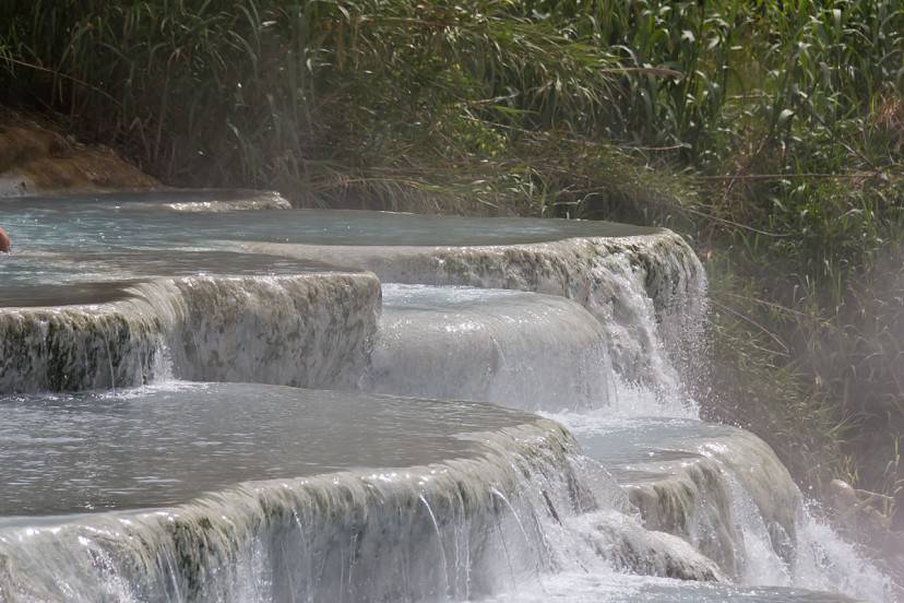 Terme di Saturnia (Raimond Spekking. CC BY-SA 4.0 via Wikimedia Commons)