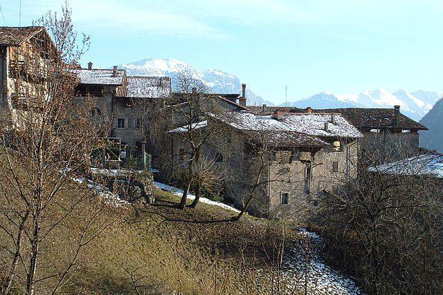 Canale di Tenno con la neve (Foto Wikipedia, pubblico dominio)