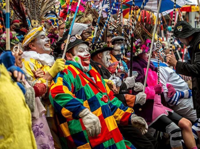  Maschere al Carnevale di Dunkerque, in Francia (PHILIPPE HUGUEN/AFP/Getty Images) 