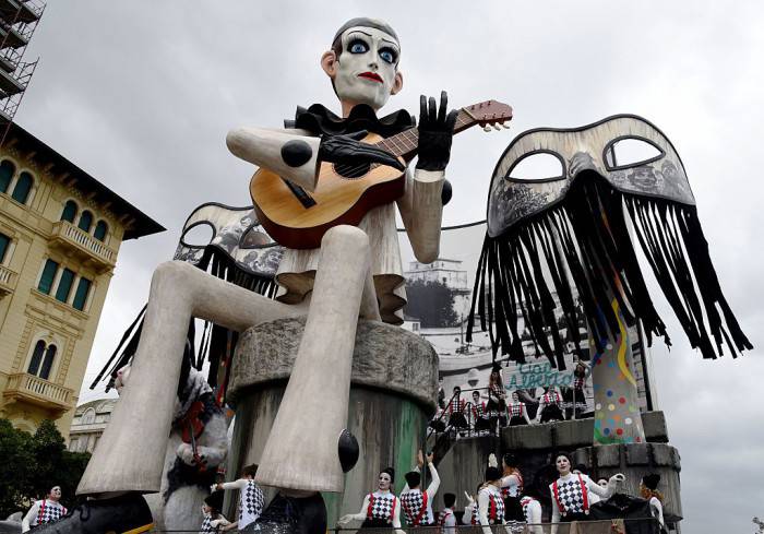 Carri al Carnevale di Viareggio 2016 (CLAUDIO GIOVANNINI/AFP/Getty Images)