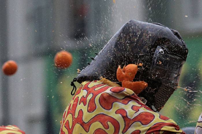 Battaglia delle arance a Ivrea (MARCO BERTORELLO/AFP/Getty Images)