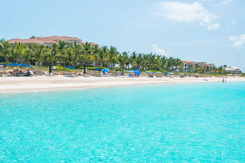 Grace Bay, Providenciales, Turks and Caicos Islands (Foto RoadTripWarrior. CC BY-SA 3.0 Wikipedia)