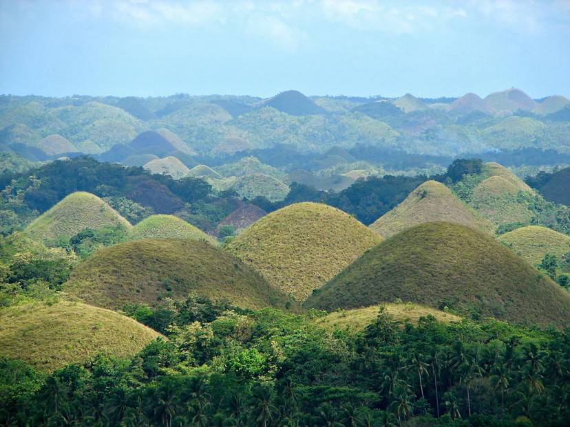 Colline di cioccolato a Bohol, Filippine (Di P199. CC BY-SA 3.0,Wikipedia)