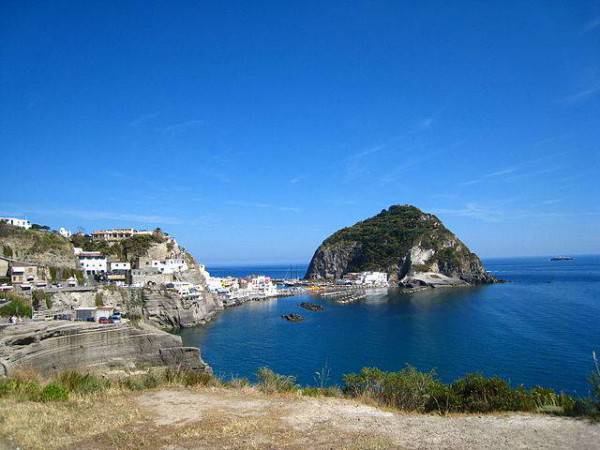 Ischia, Sant'Angelo (Wikipedia, pubblico dominio)