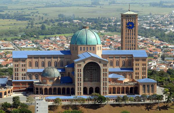 Basilica di Nostra Signora di Aparecida (Di Valter Campanato/ABr - Agência Brasil (ABr/RadioBrás), CC BY 3.0, Wikipedia)