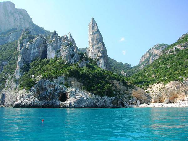 Cala Goloritzé, rocce (Di Mentnafunangann, CC BY-SA 3.0, Wikipedia)