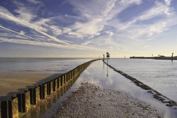 Camber Sands e Rye Harbour (Di dennis smith, CC BY-SA 2.0, Wikicommons)