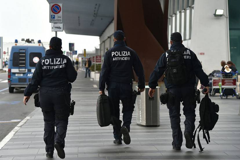 Polizia a Fiumicino (TIZIANA FABI/AFP/Getty Images)