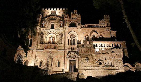 Teramo, borgo medievale e Castello Della Monica (Di Fabrizio Primoli, Wikipedia, Pubblico Dominio)
