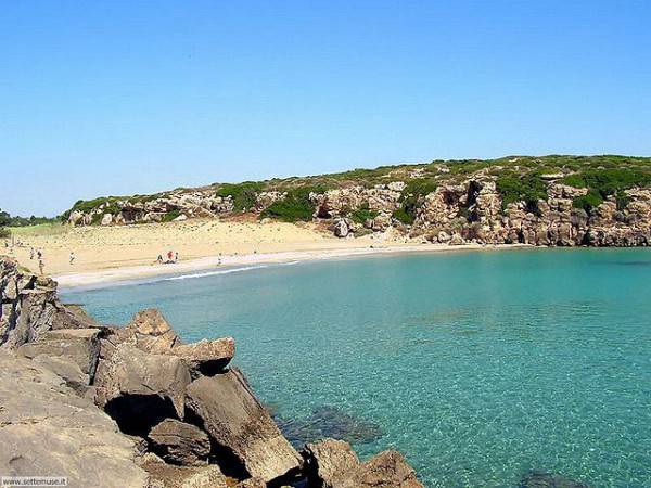 Spiaggia di Calamosche (Di settemuse.it, da Wikipedia)