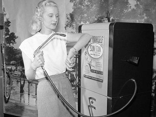 1949, un distributore automatico per abbronzarsi 