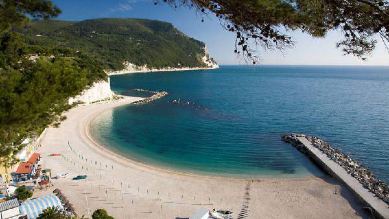 Sirolo E La Spiaggia Urbani