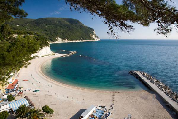 Spiaggia Urbani a Sirolo (www.turismosirolo.it)