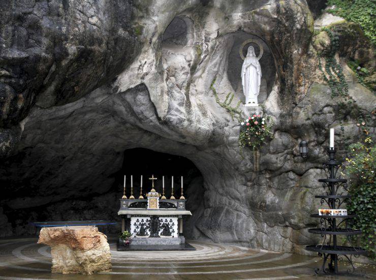 Statue of the Virgin Mary in the grotto of Lourdes attracts many pilgrims from all over the world 1