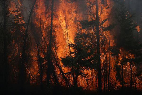 Il vasto incendio in Canada, a Fort McMurray, Alberta (