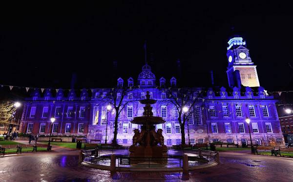 Il municipio di Leicester in blu (Matthew Lewis/Getty Images)