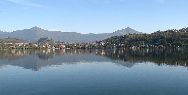 Lago Grande di Avigliana (Warste, CC BY-SA 3.0, Wikipedia)