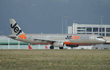 Jetstar Australia ( AirKoryoTU-204 (S.Stavridis) YMML photos CC BY-SA 3.0, Wikipedia)