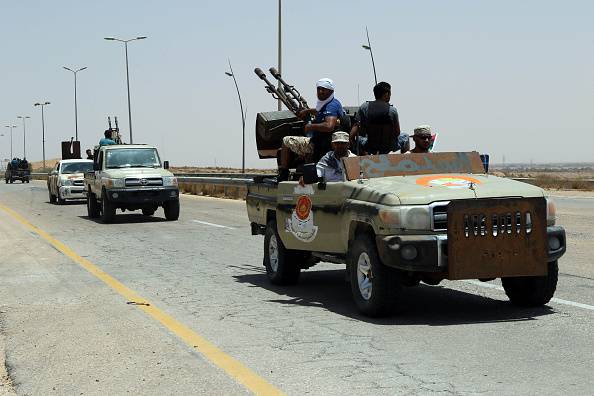 Forze di sicurezza all'ingresso di Sirte, Libia (MAHMUD TURKIA/AFP/Getty Images)