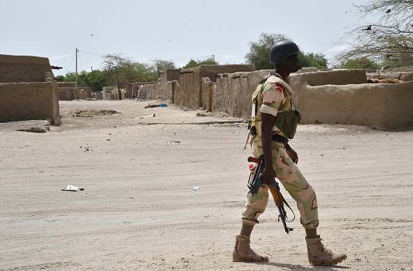 Agente di polizia a Bosso, in Nigeria (ISSOUF SANOGO/AFP/Getty Images)