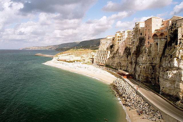 Tropea (Przemyslaw "Blueshade" Idzkiewicz. CC BY-SA 2.5, Wikipedia)