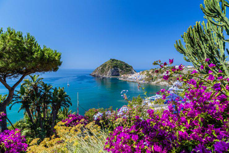 Ischia (OnTheWind, iStock)