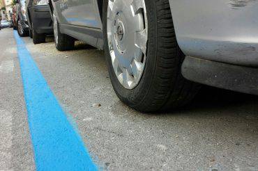 parcheggio-strisce-blu